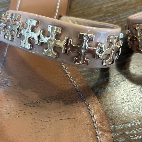 EUC Tory Burch Val Patent Leather Nude Toe Ring Sandal Size 7 1/2 - Picture 4 of 12